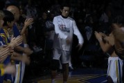 NBA名人赛?王鹤棣赛前出场 秀出戴皇冠动作致敬偶像詹姆斯